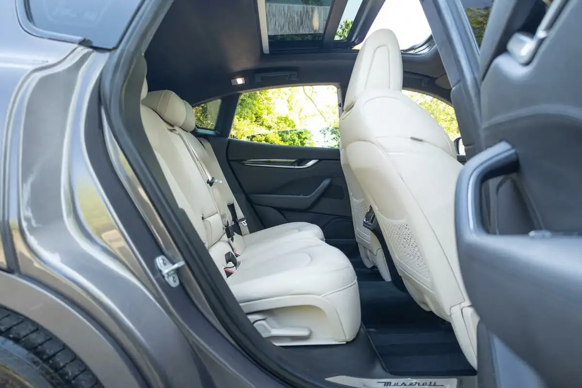 2021-maserati-levante-30-gransport-big-13