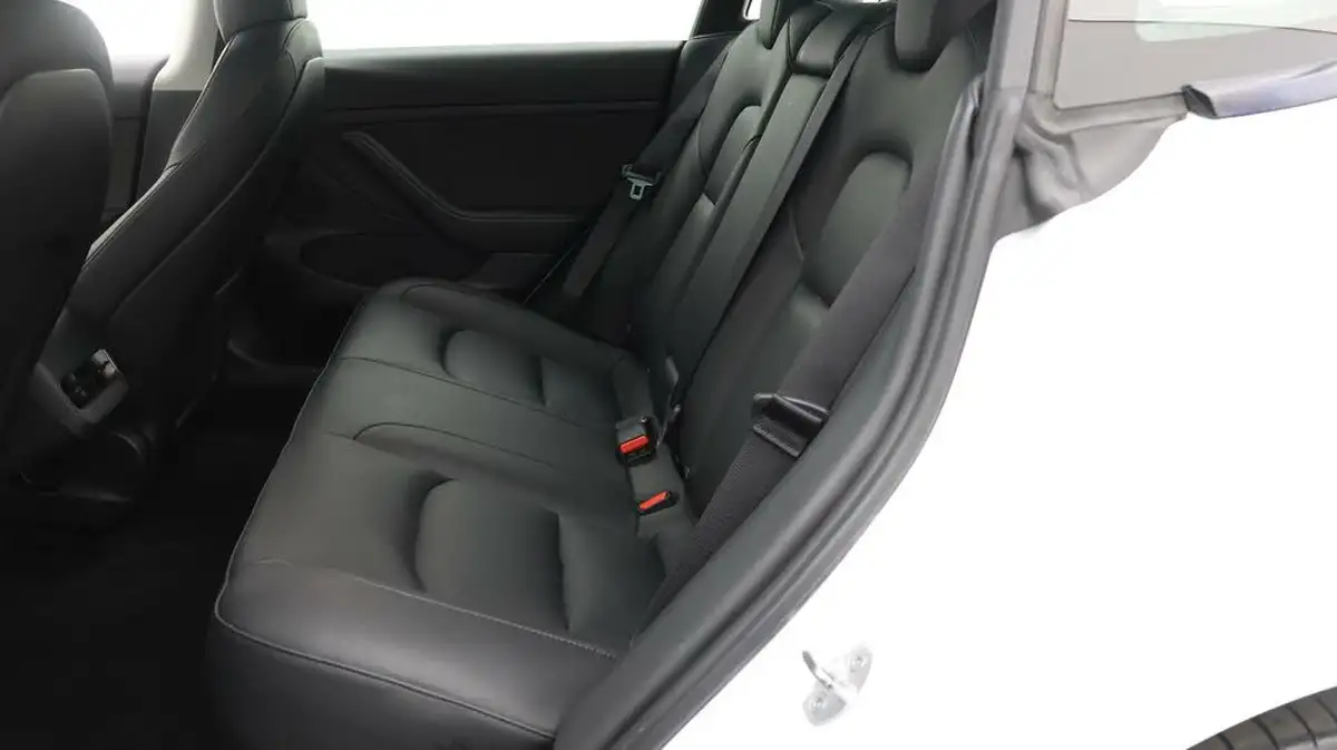 2022-tesla-model-3-e-long-range-big-15