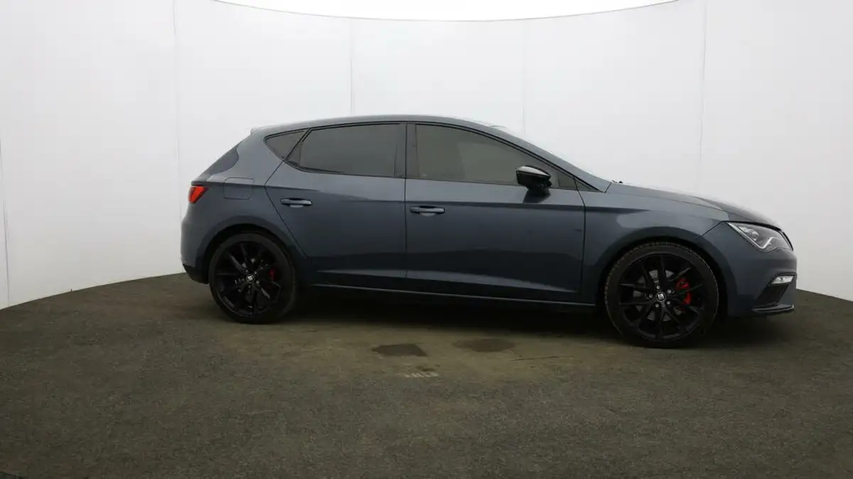 2019-seat-leon-20-tsi-fr-sport-hatchback-big-43