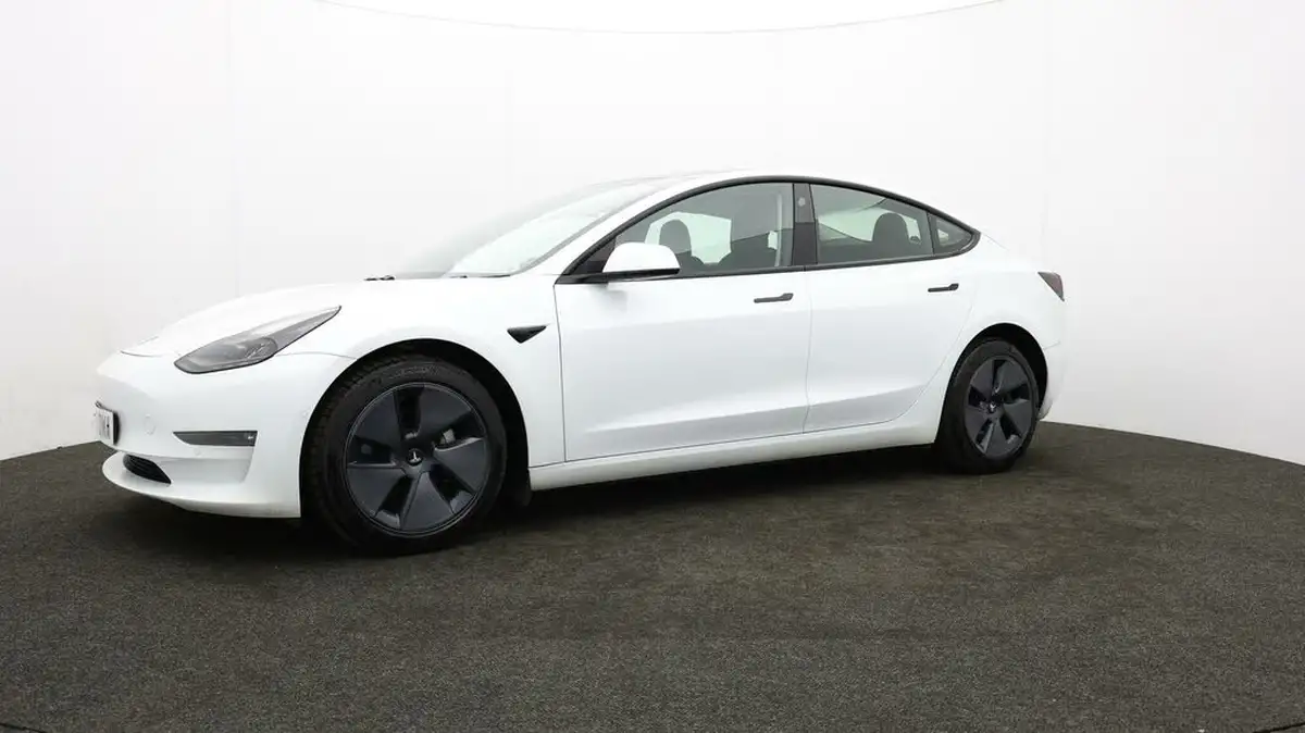 2022-tesla-model-3-e-long-range-big-56