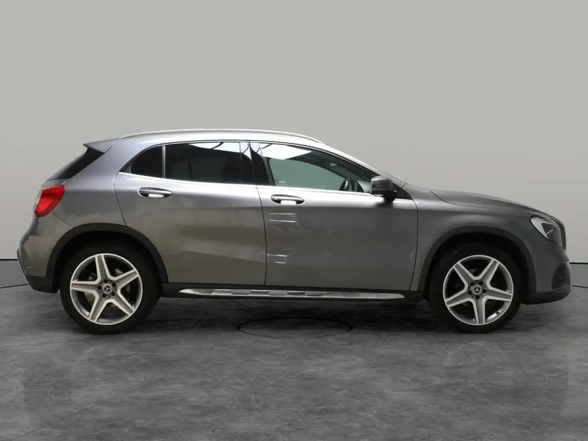 2019-mercedes-benz-gla-class-16-gla-200-amg-line-ss-7g-dct-big-8
