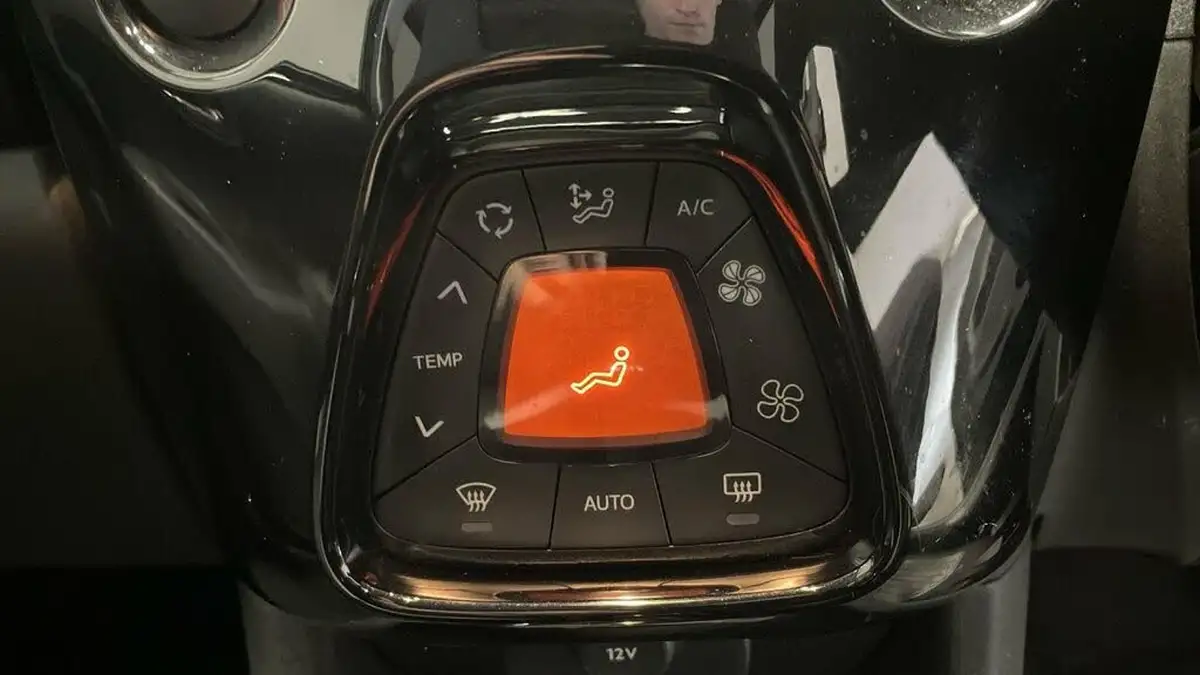 2017-toyota-aygo-10-vvt-i-x-style-71bhp-big-26