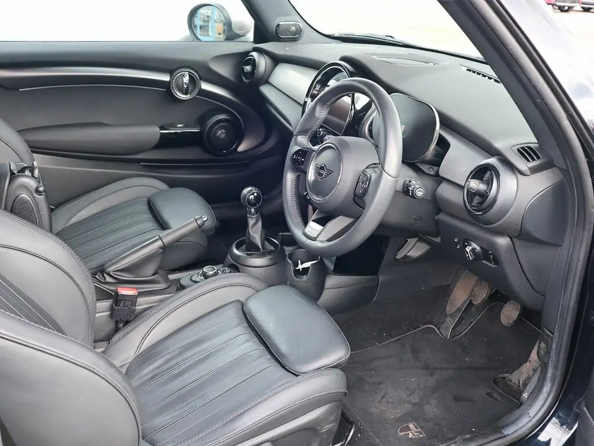 2021-mini-cooper-15-cooper-exclusive-hatchback-3d-big-2