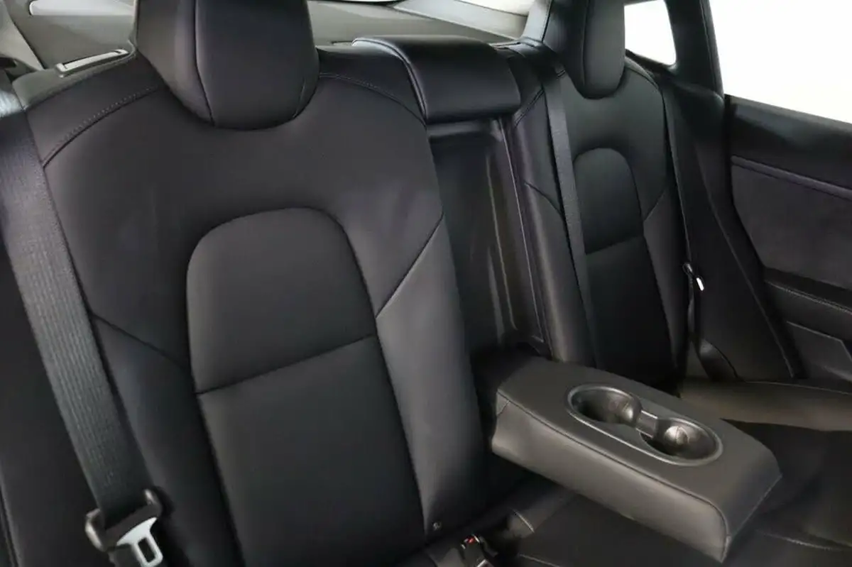 2021-tesla-model-3-e-long-range-awd-big-30