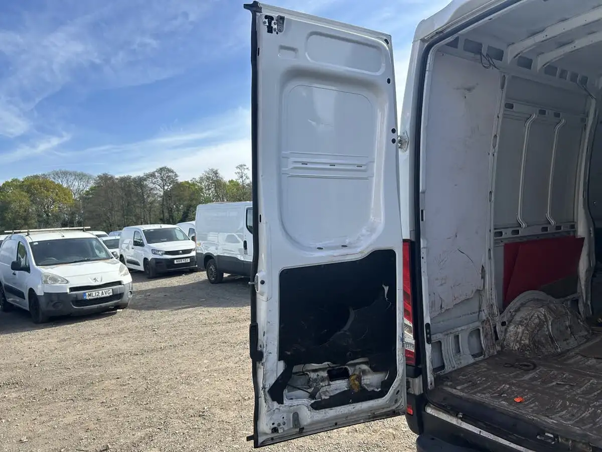 2021-iveco-daily-s-class-23td-35s14v-business-3520mm-h2-136pseu6dt-big-9