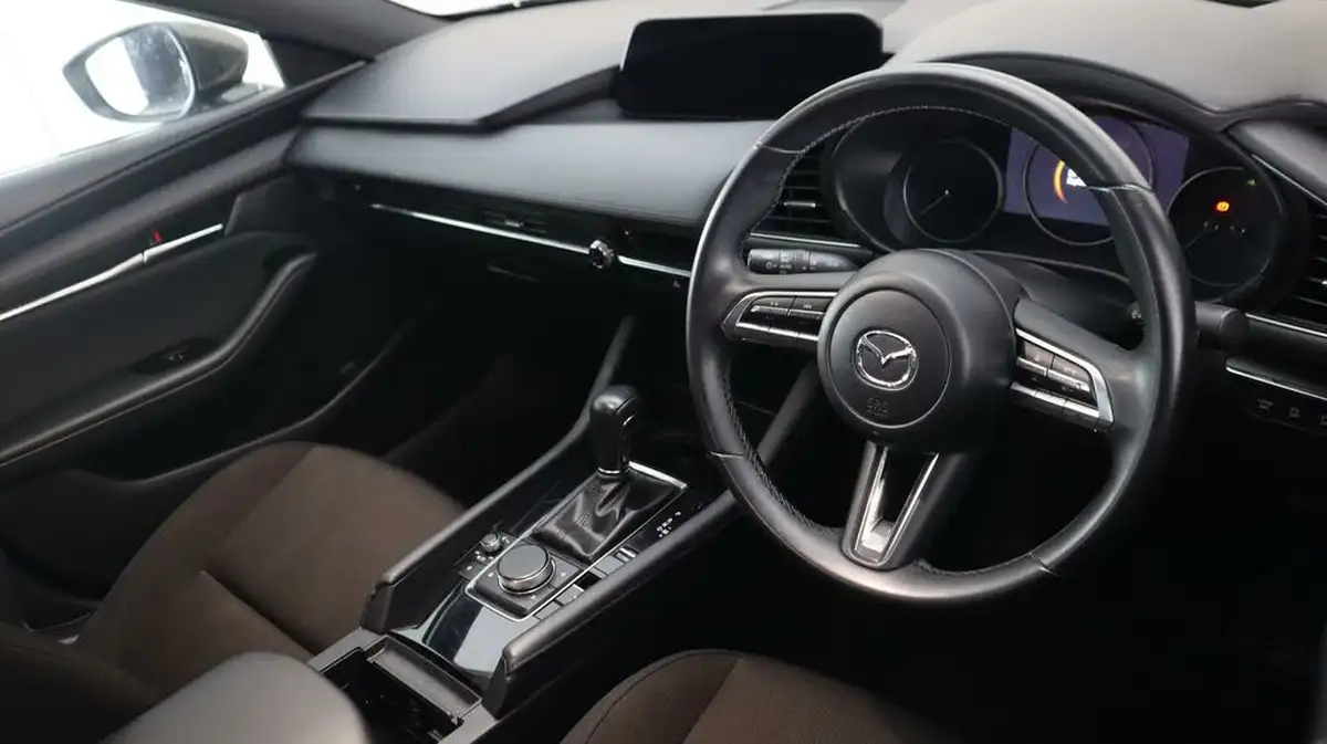 2022-mazda-mazda3-20-se-l-lux-122ps-hatchback-5d-auto-big-8