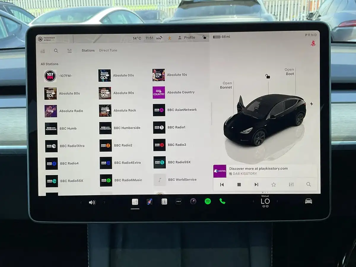 2022-tesla-model-y-e-long-range-big-24