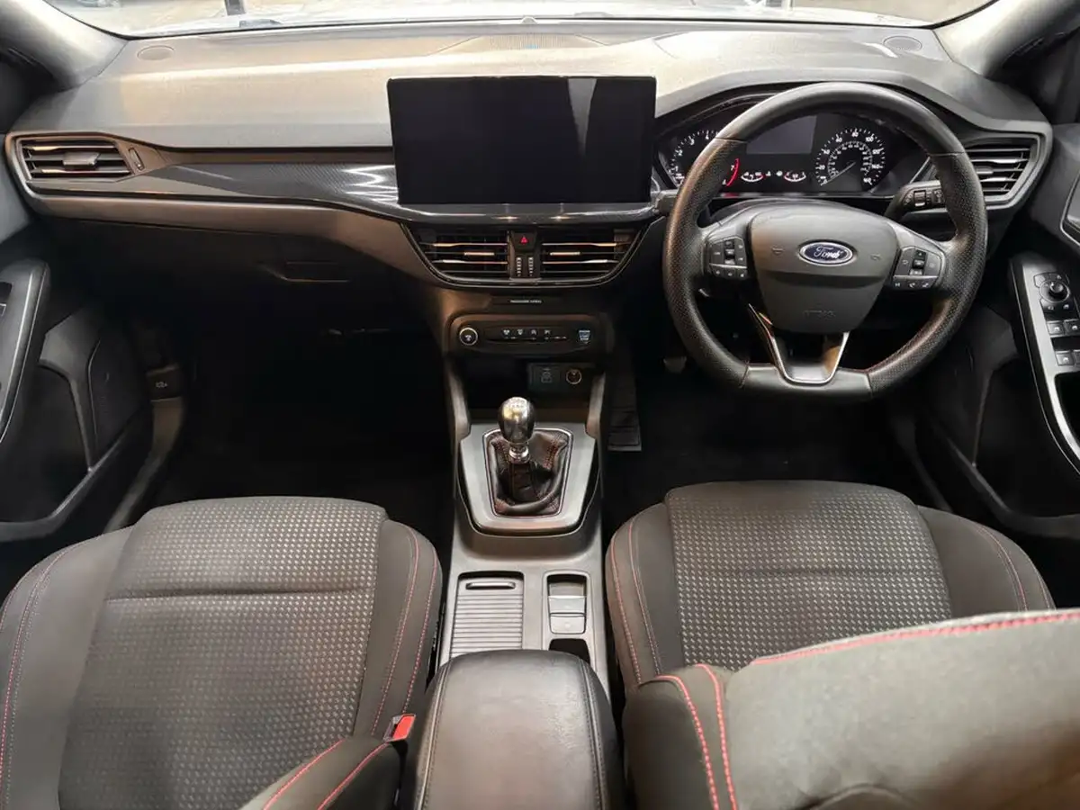 2023-ford-focus-10t-st-line-125ps-hatchback-big-11