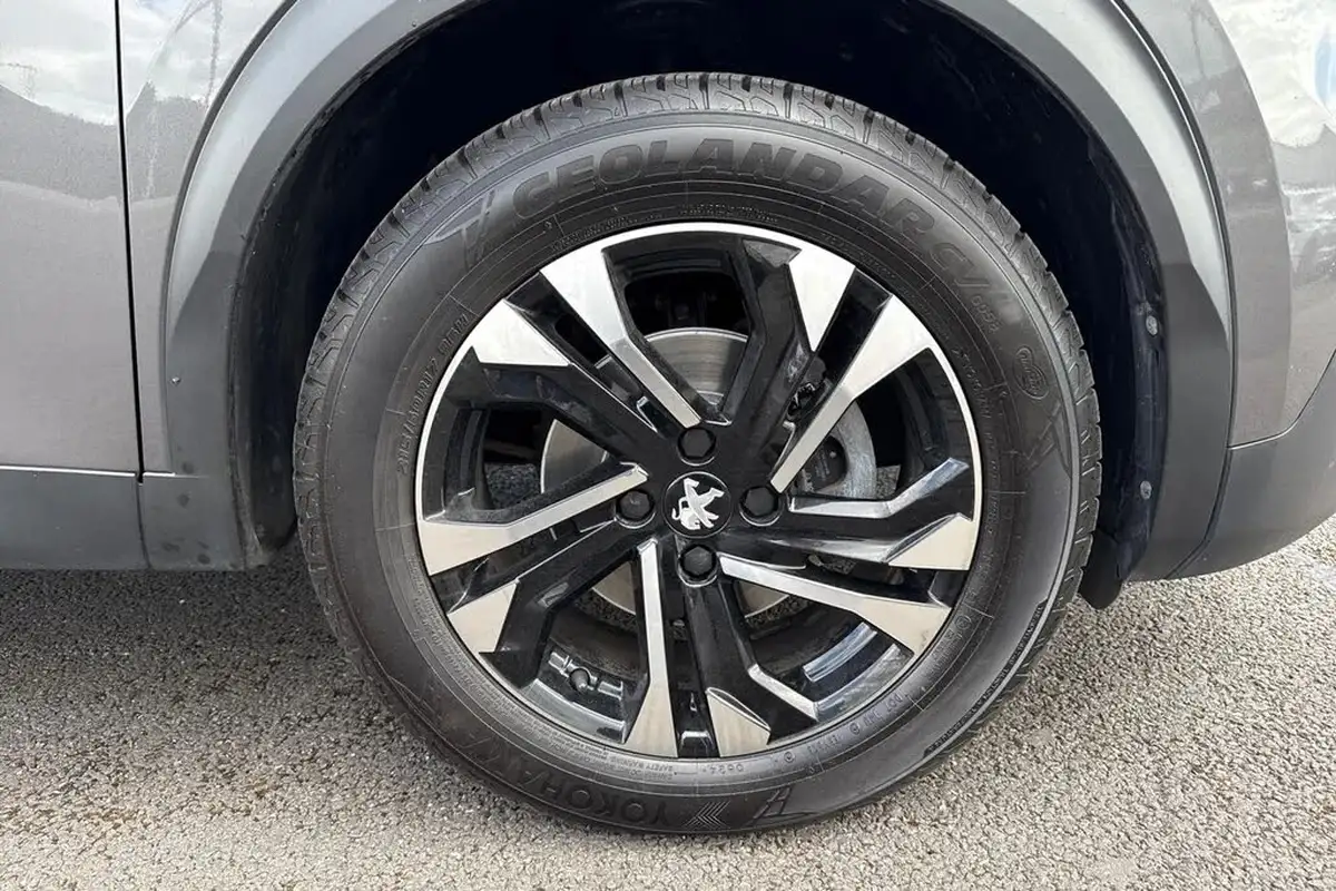2023-peugeot-2008-suv-12-puretech-allure-premium-100bhp-big-8