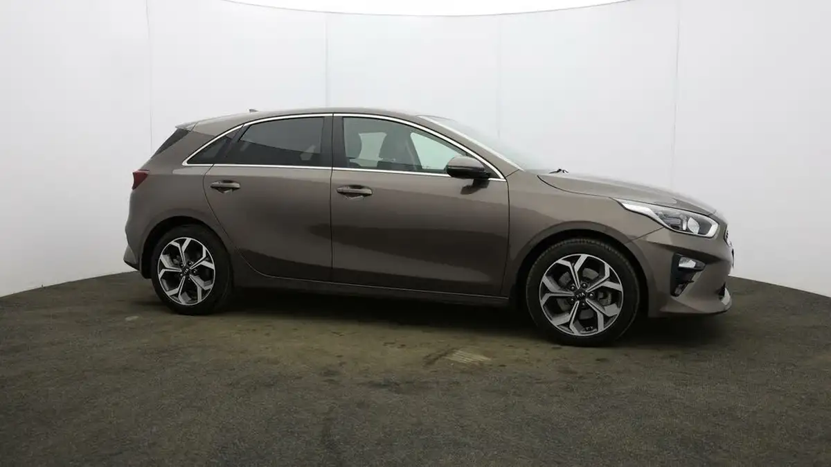 2021-kia-ceed-15-t-gdi-3-hatchback-big-42