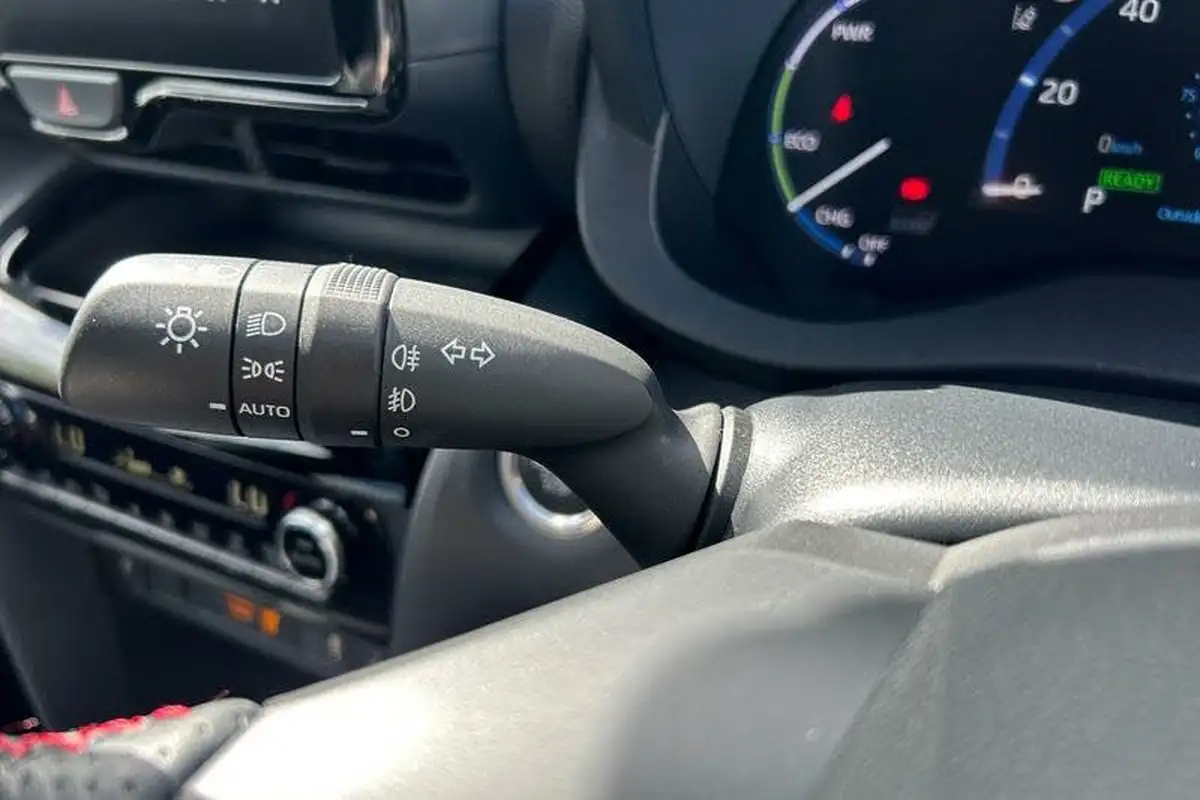 2023-toyota-yaris-cross-15-vvt-i-gr-sport-big-13