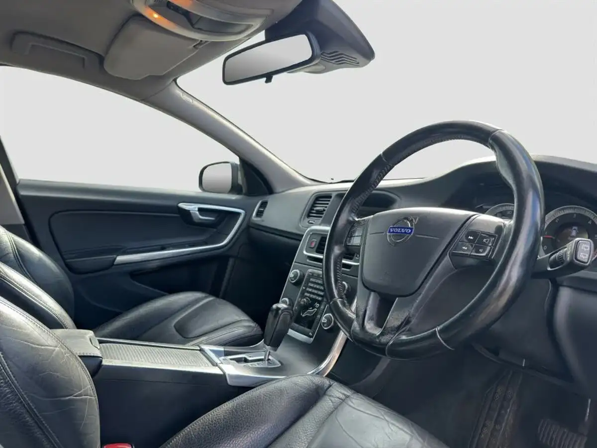 2011-volvo-v60-24td-d5-es-215bhp-geartronic-big-13