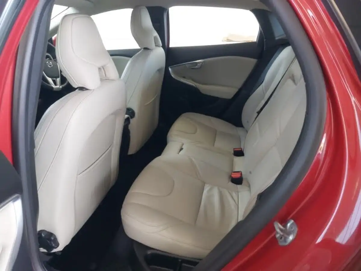 2019-volvo-v40-15-t3-inscription-big-5