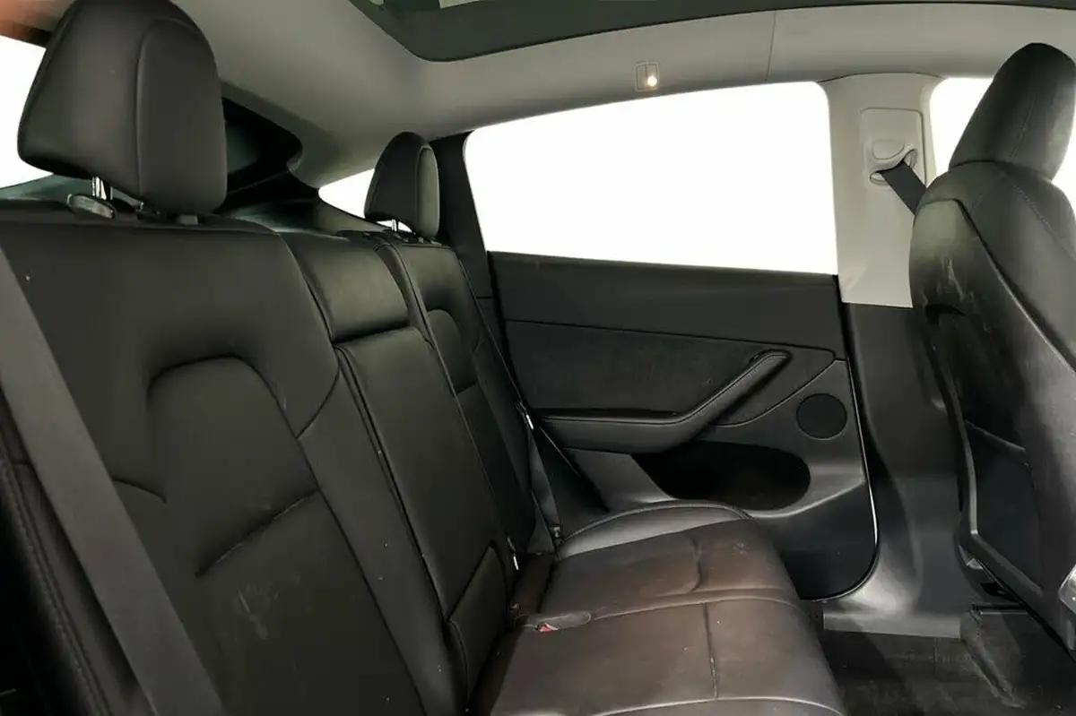 2022-tesla-model-y-e-long-range-big-7
