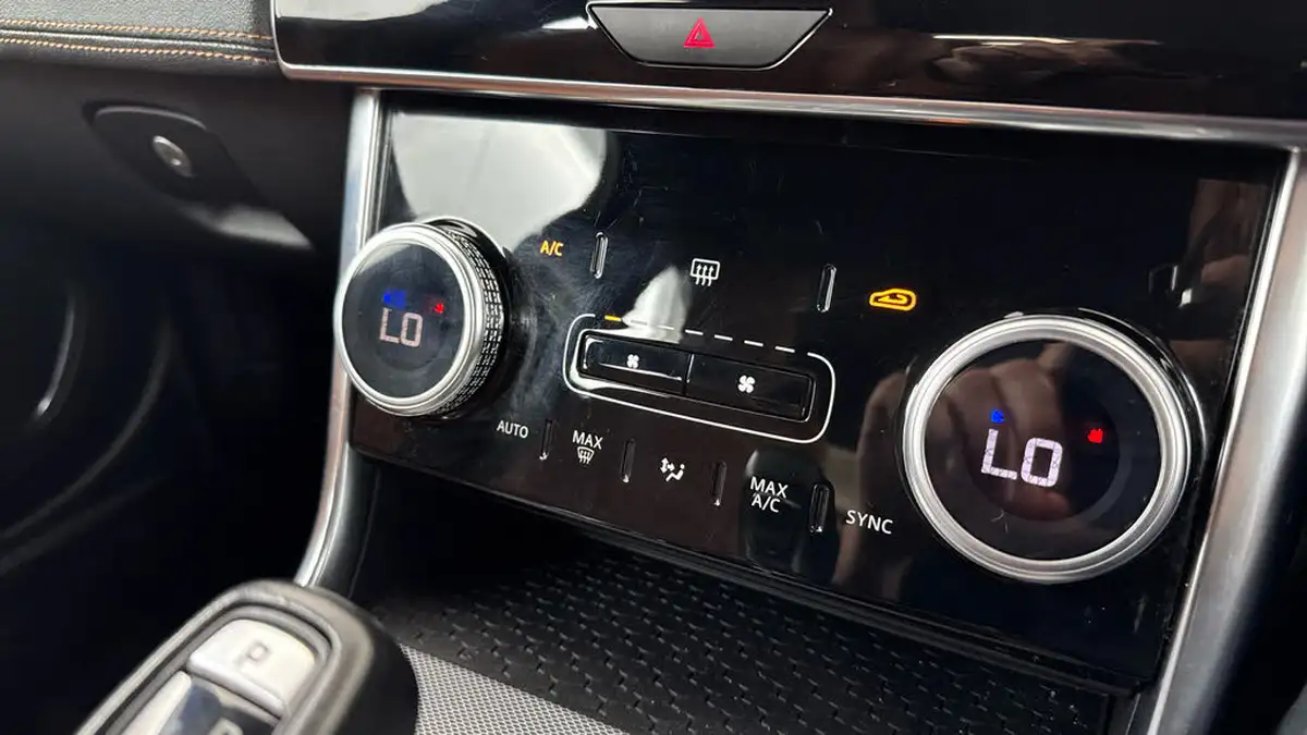 2020-jaguar-xe-20i-r-dynamic-s-250ps-big-18