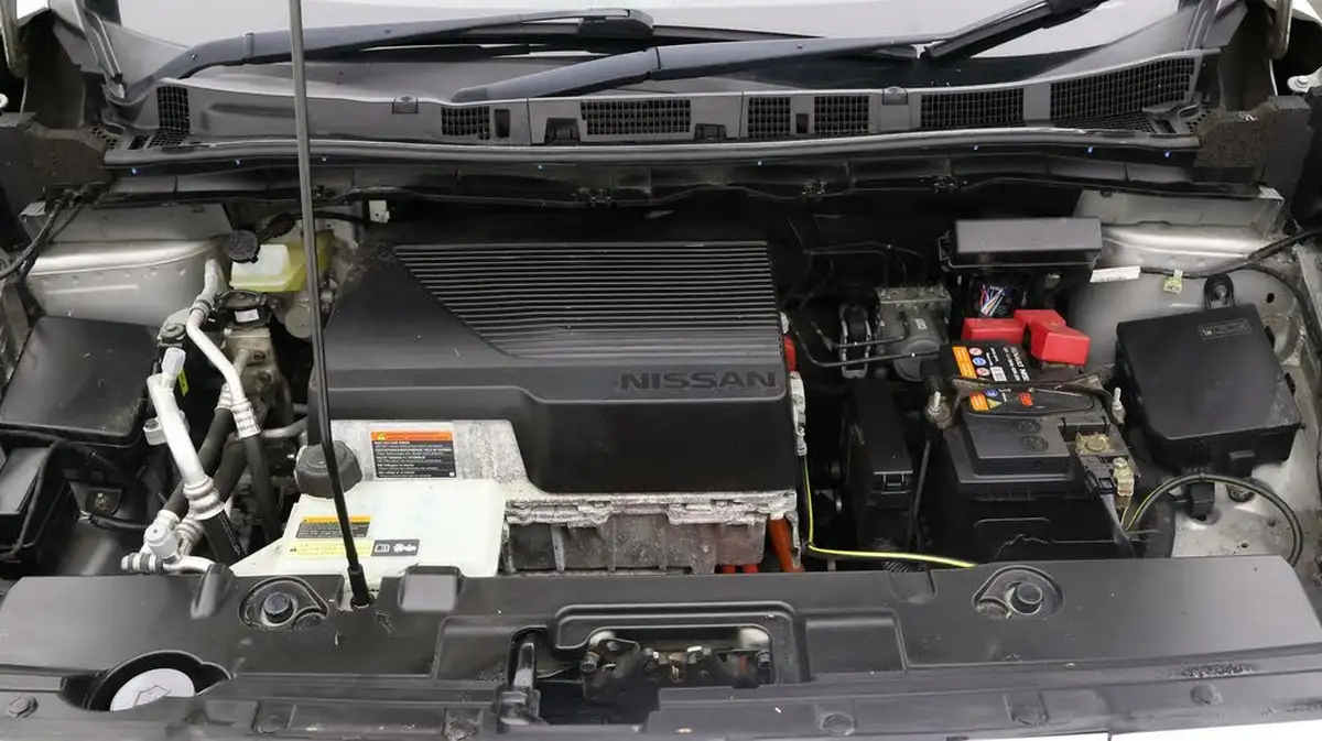 2019-nissan-leaf-e-tekna-big-18