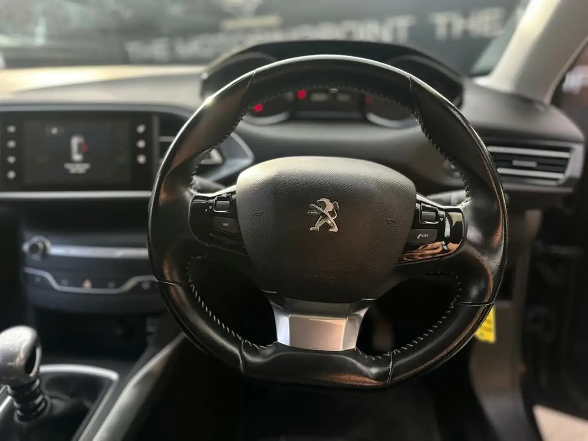2017-peugeot-308-12-puretech-allure-130bhp-big-12