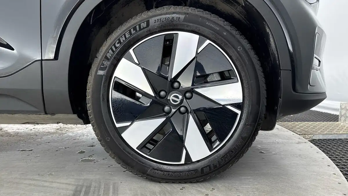 2023-volvo-c40-e-twin-recharge-core-big-23