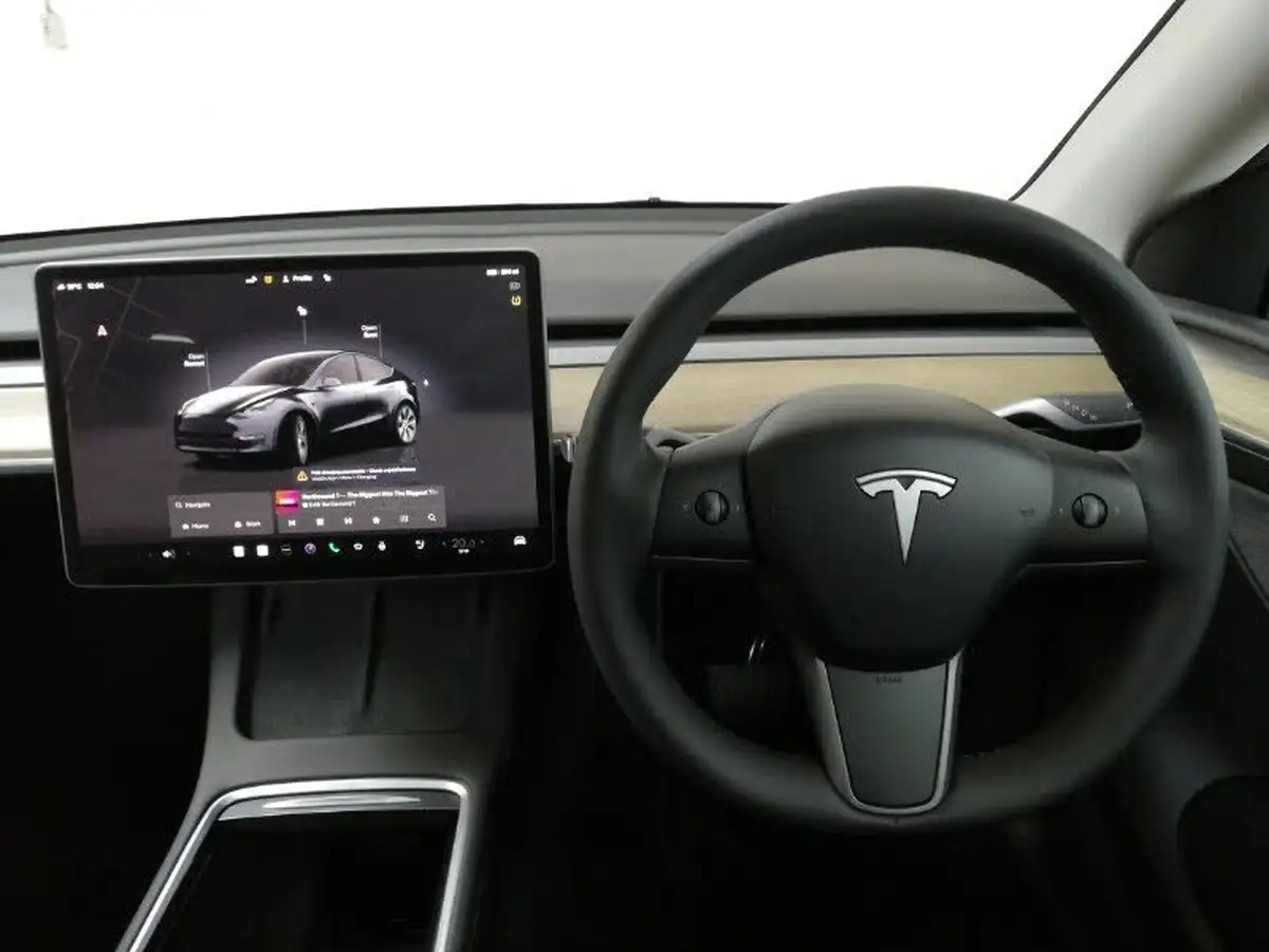 2023-tesla-model-y-e-long-range-big-6