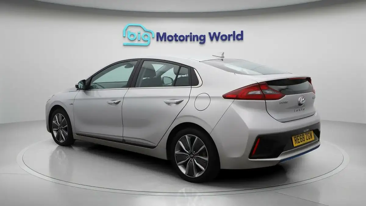 2018-hyundai-ioniq-16-gdi-premium-se-hybrid-big-5