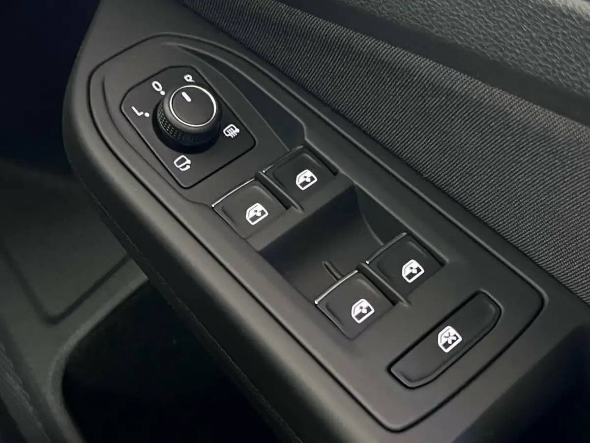 2021-volkswagen-golf-15-tsi-style-150ps-hatchback-big-16