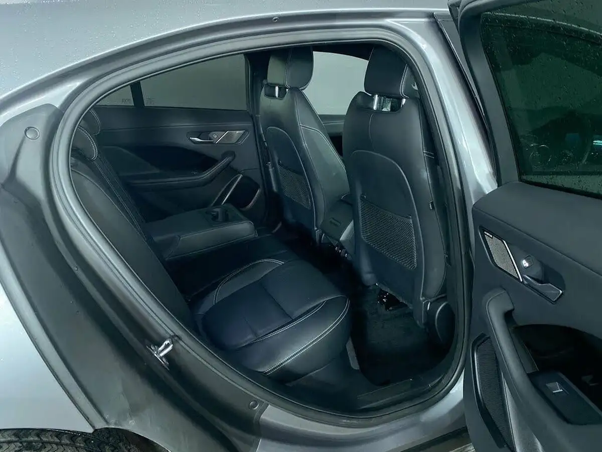 2021-jaguar-i-pace-ev400-black-big-18