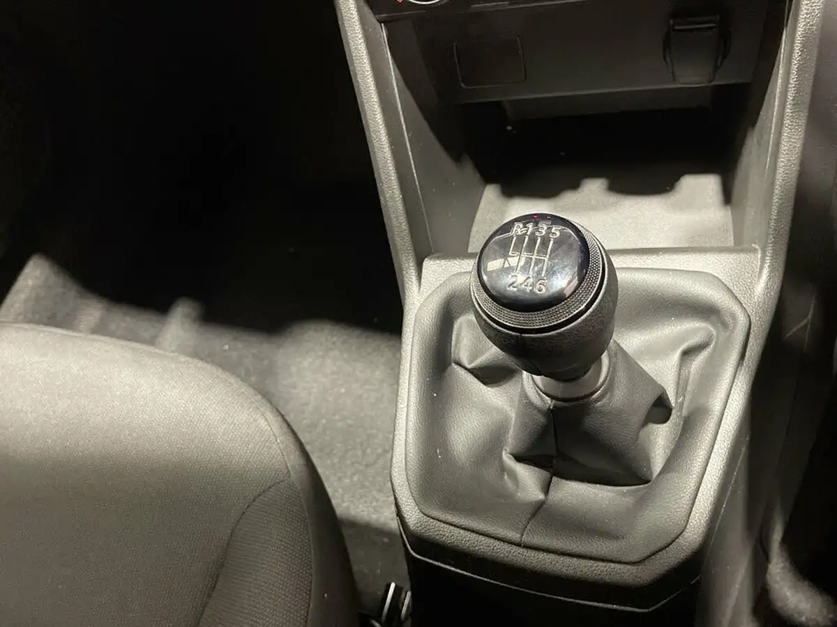 2022-dacia-sandero-10-tce-essential-90bhp-big-9