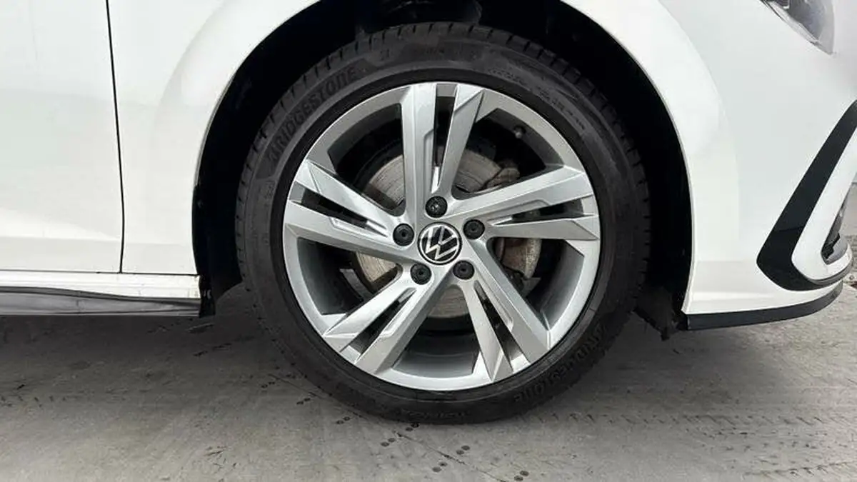 2022-volkswagen-golf-15-etsi-r-line-150ps-hatchback-big-4