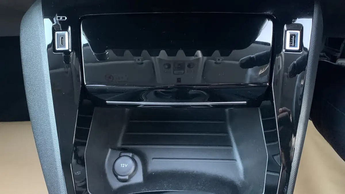 2022-peugeot-208-12-puretech-allure-premium-100bhp-big-55