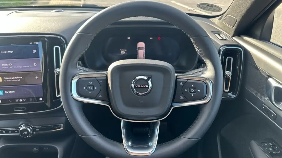 2025-volvo-xc40-20-b3-plus-black-edition-big-9