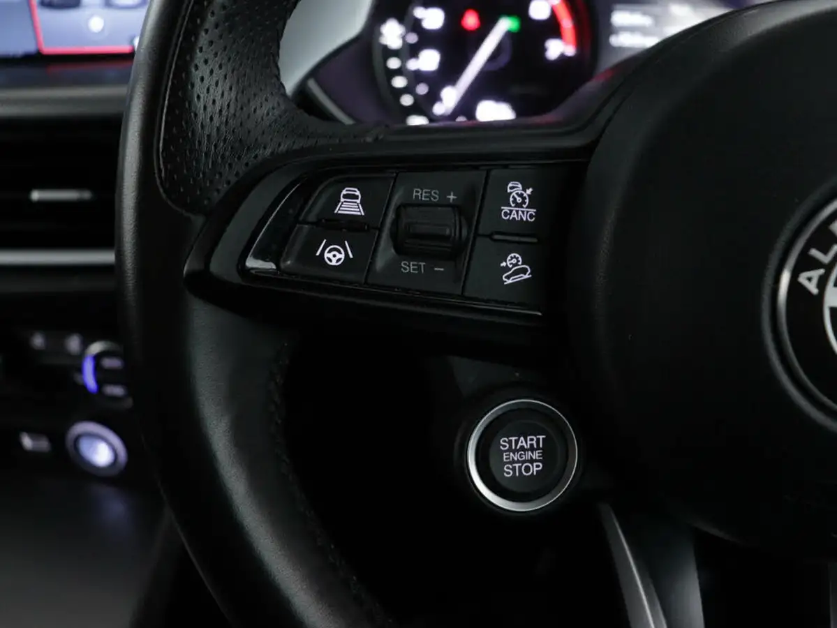 2022-alfa-romeo-stelvio-20-veloce-big-25