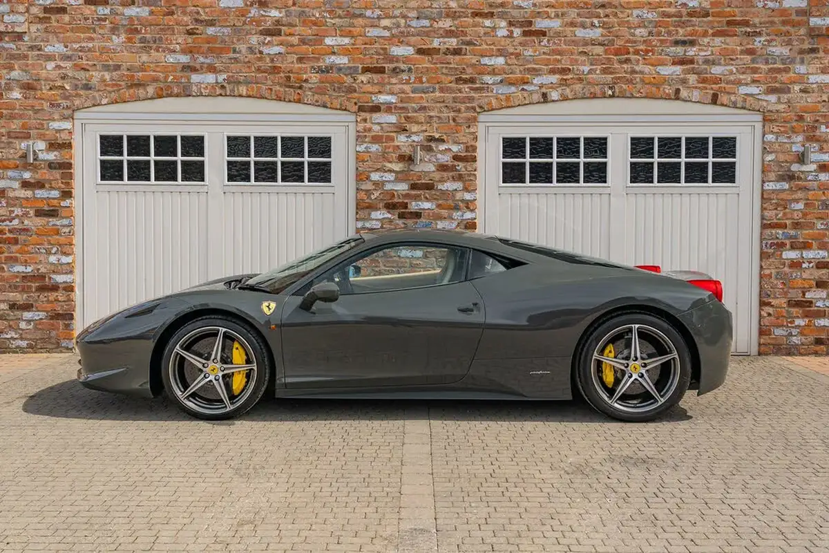 2011-ferrari-458-45-italia-big-16