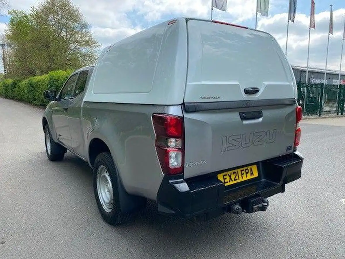 2021-isuzu-d-max-19td-utility-4x4-extended-pick-up-big-3