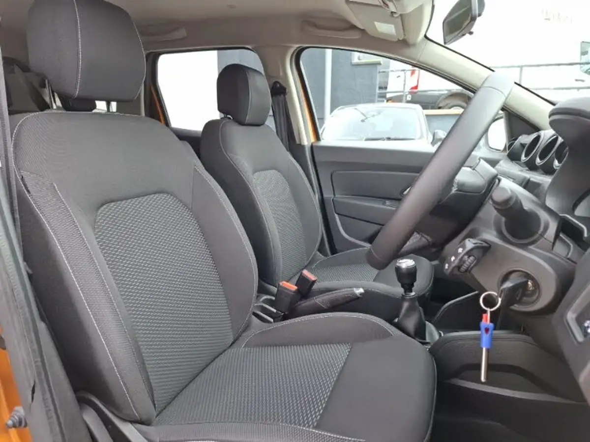 2021-dacia-duster-10-tce-comfort-100bhp-bi-fuel-station-wagon-5d-big-17
