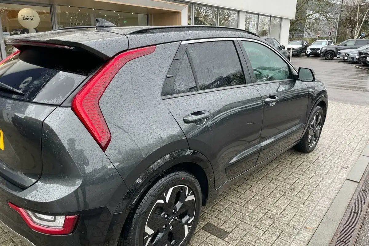 2022-kia-e-niro-ev-3-big-13