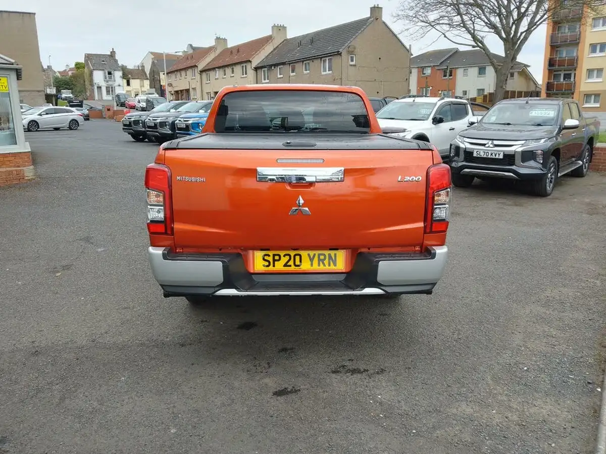 2020-mitsubishi-l200-22di-d-barbarian-auto-big-7