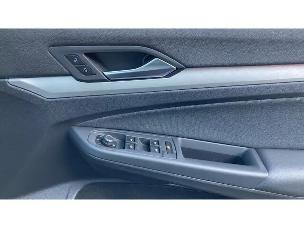 2023-volkswagen-golf-15-tsi-life-130ps-hatchback-big-18