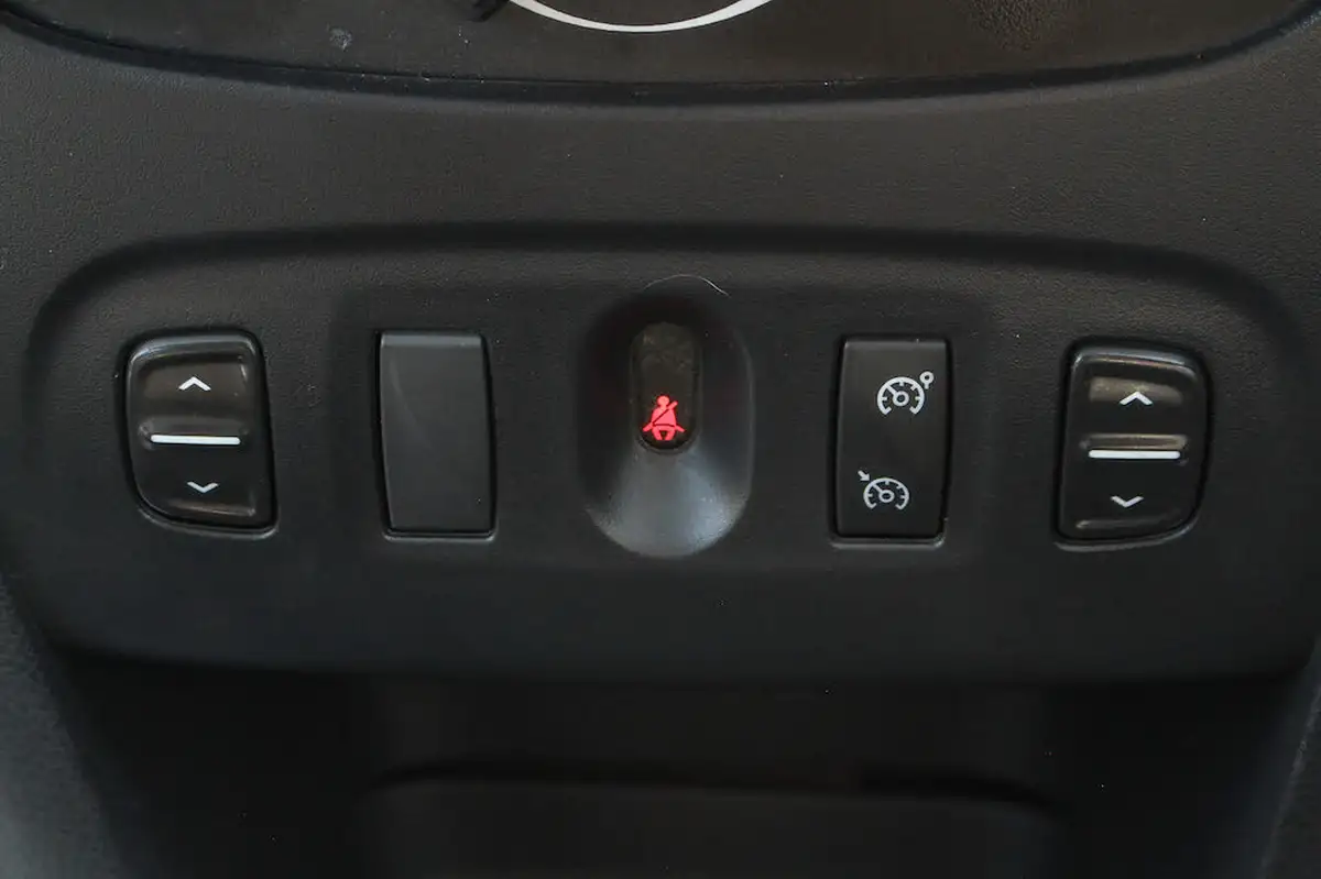 2015-dacia-sandero-stepway-15d-laureate-big-33