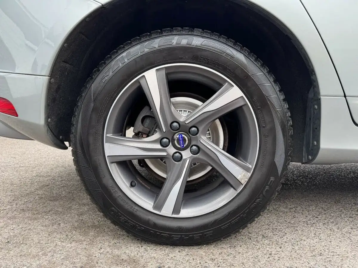 2015-volvo-xc60-24td-d5-r-design-220bhp-ss-geartronic-big-11