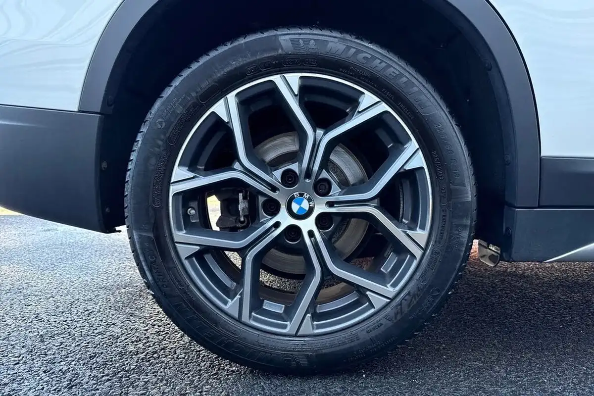 2022-bmw-x1-20-xdrive20i-xline-big-10