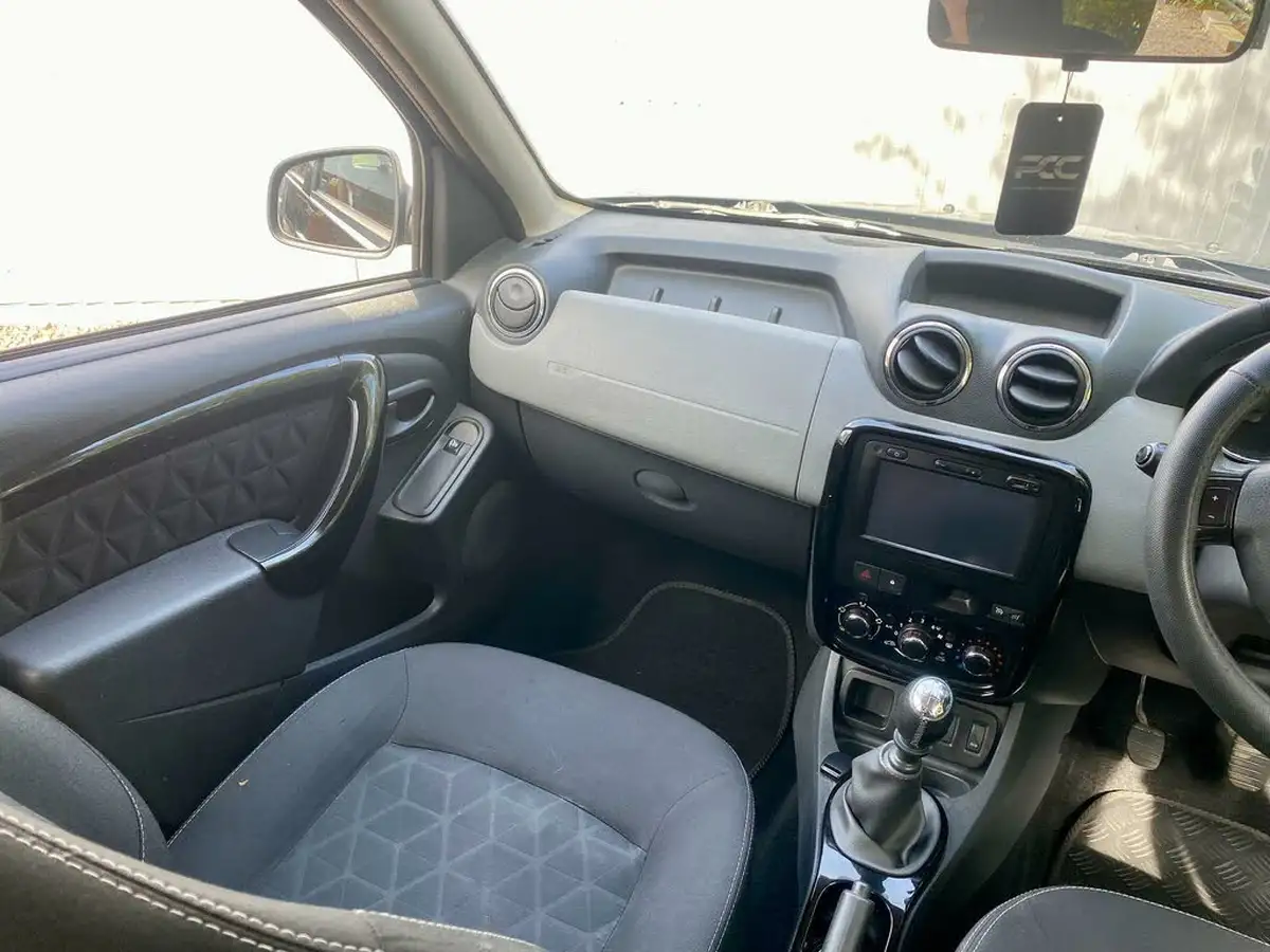 2015-dacia-duster-15dci-laureate-110bhp-station-wagon-5d-big-67