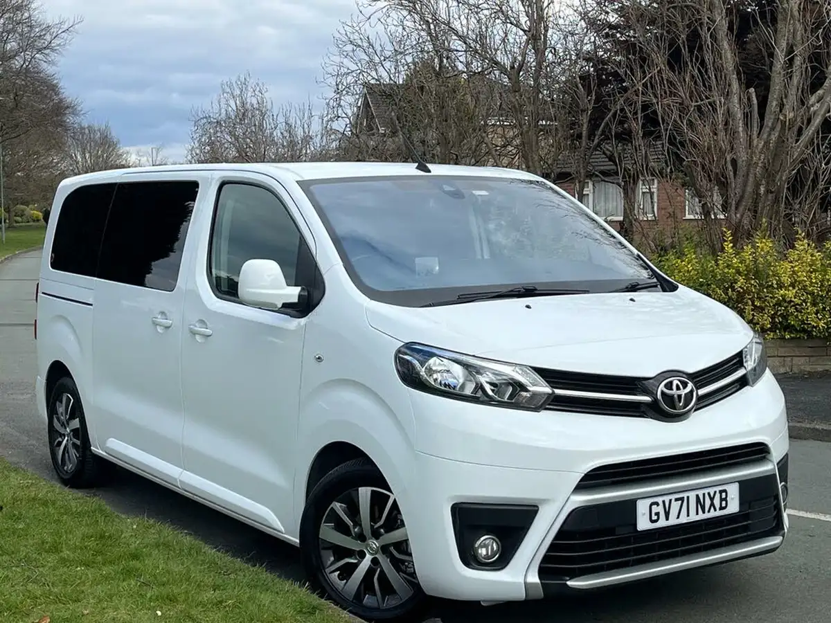 2022-toyota-proace-verso-20d-family-180ps-l1-auto-big-0