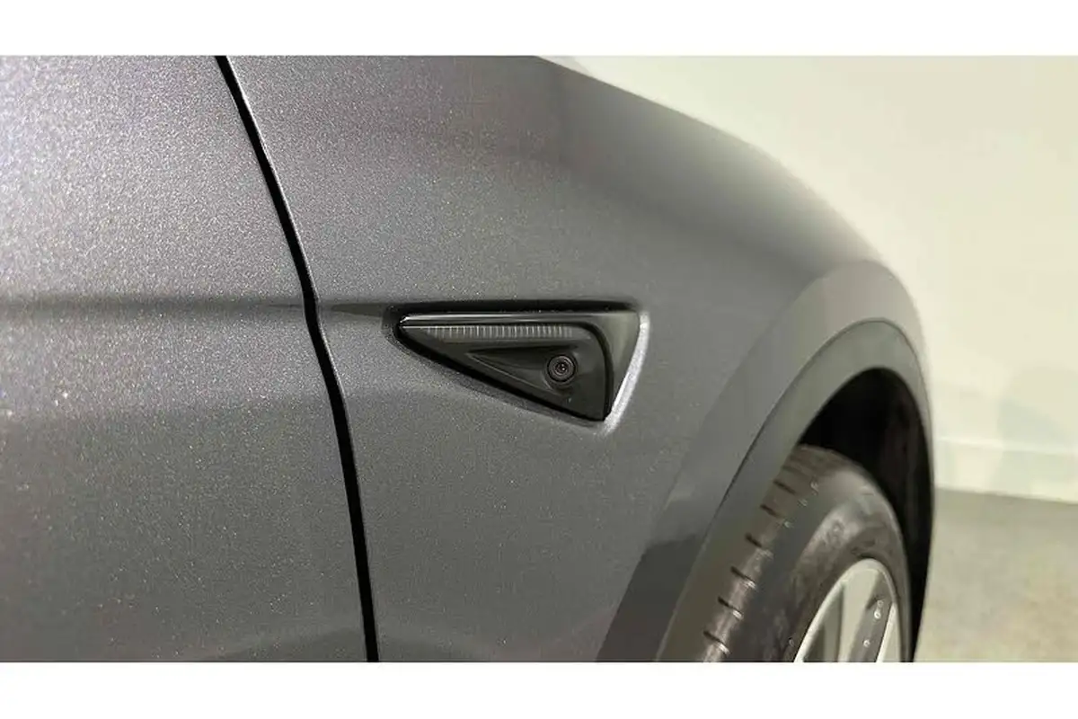 2023-tesla-model-y-e-rwd-big-15