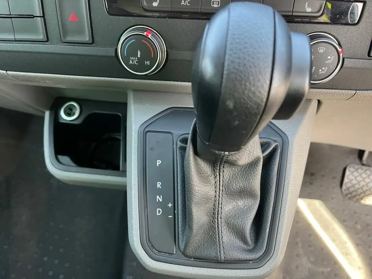 2022-volkswagen-transporter-20bitdi-t32-highline-bmt-lwb-4motion-kombi-big-16