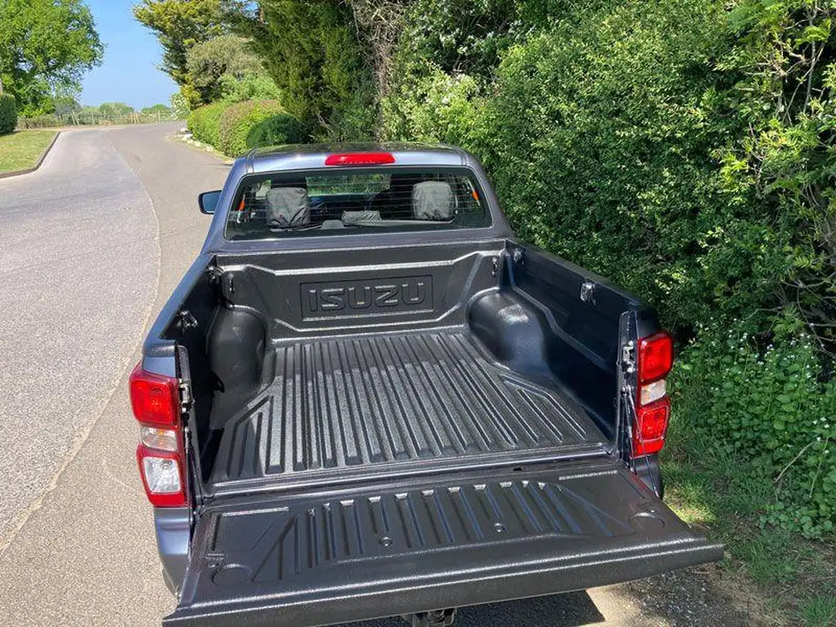 2024-isuzu-d-max-19td-dl20-double-auto-big-8