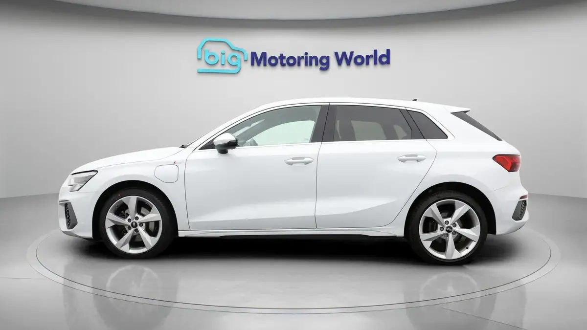 2021-audi-a3-14-40-tfsi-e-s-line-big-3