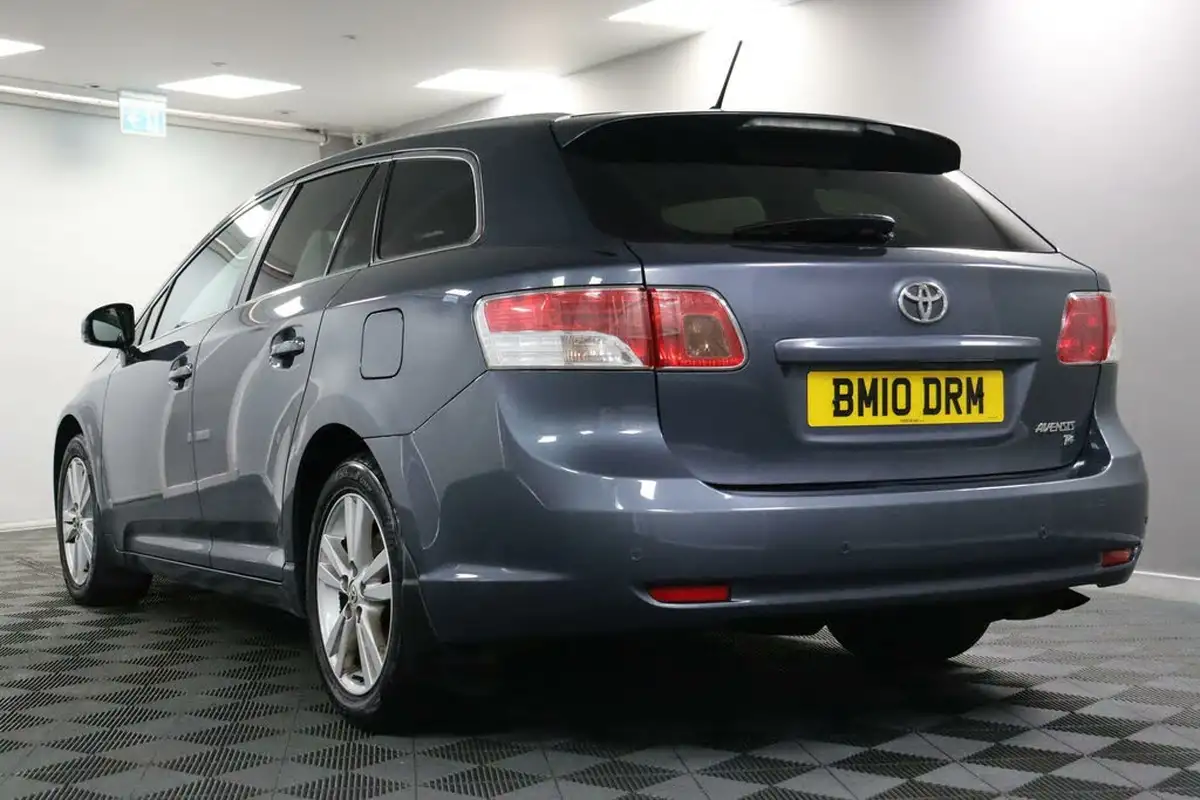 2010-toyota-avensis-20-t4-estate-5d-big-17