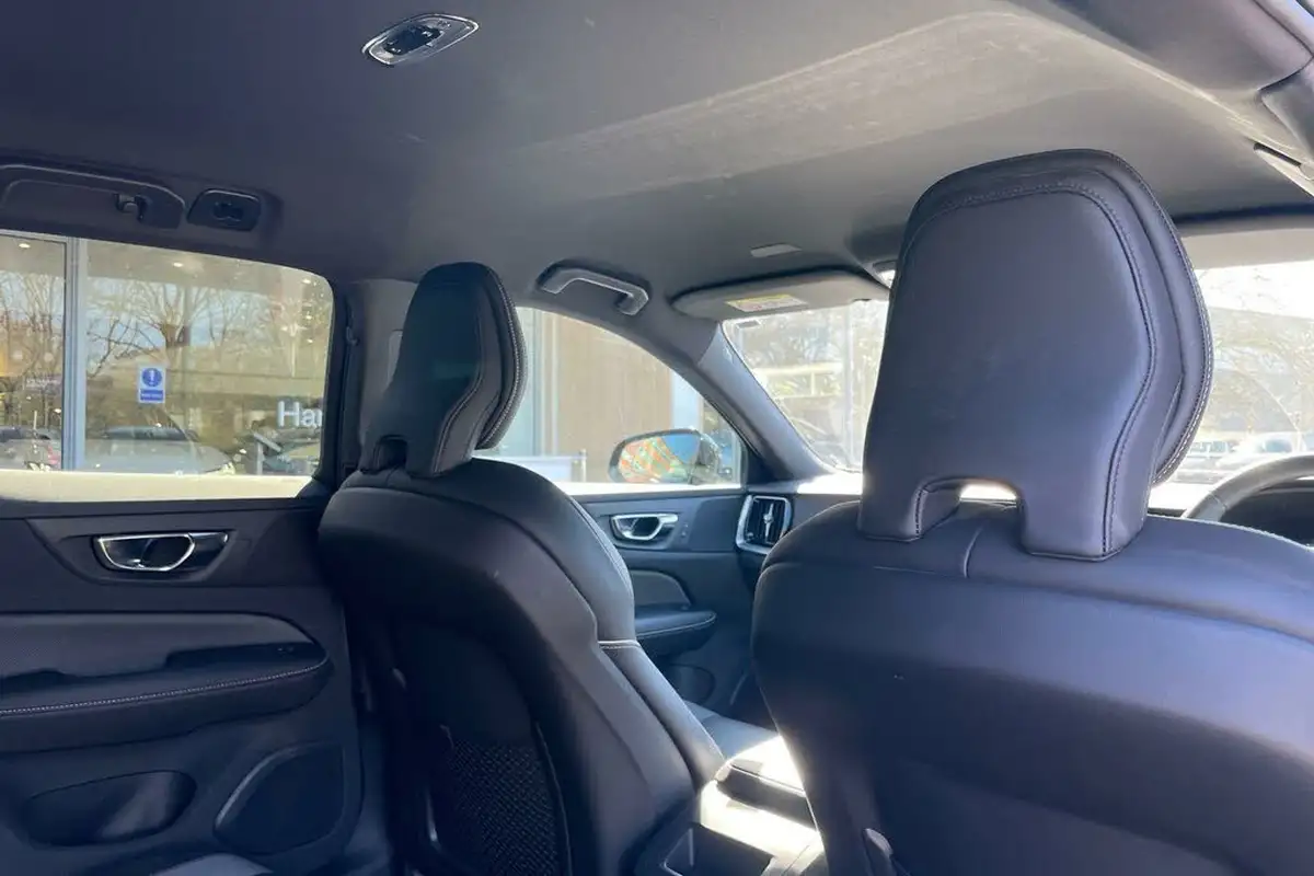 2021-volvo-v60-20-b4-r-design-big-22