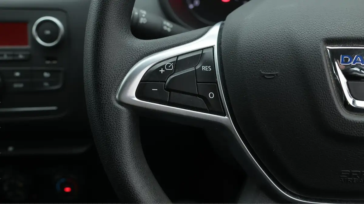 2021-dacia-duster-10-tce-essential-100bhp-bi-fuel-station-wagon-5d-big-24