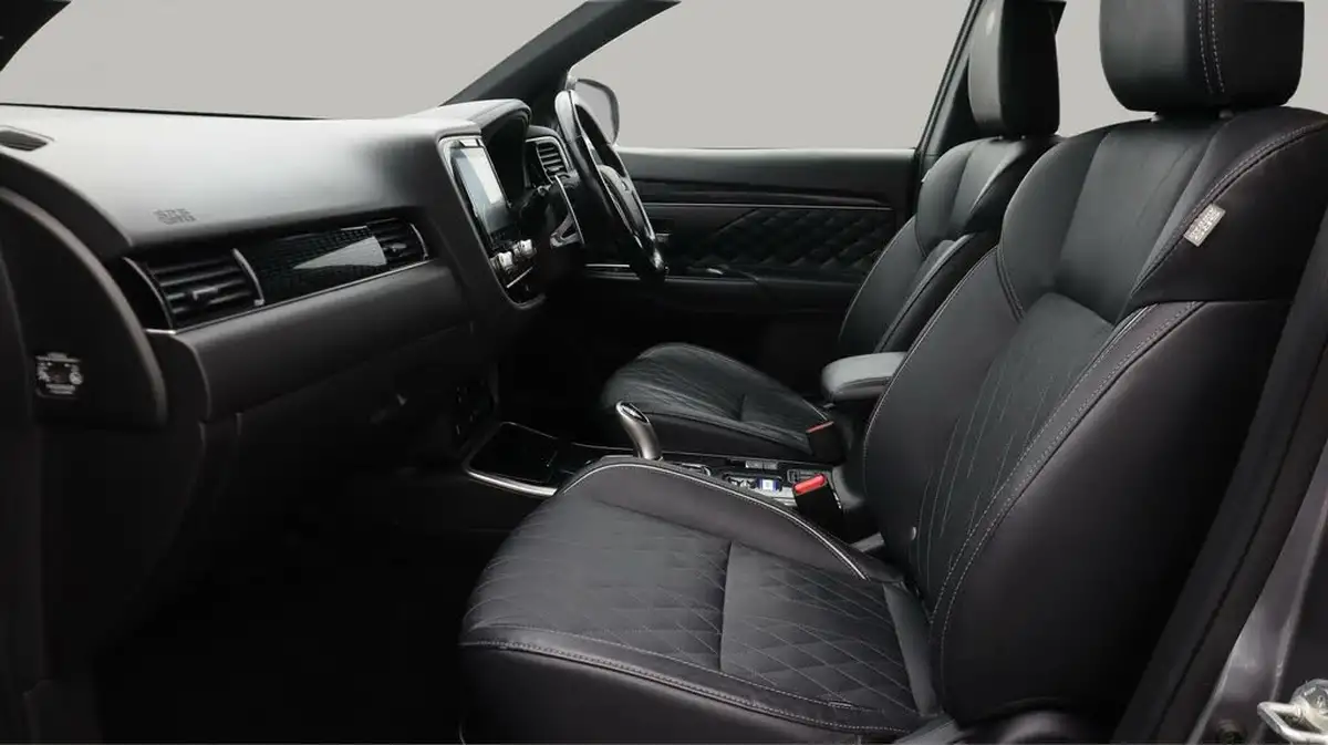 2020-mitsubishi-outlander-24-exceed-phev-big-14